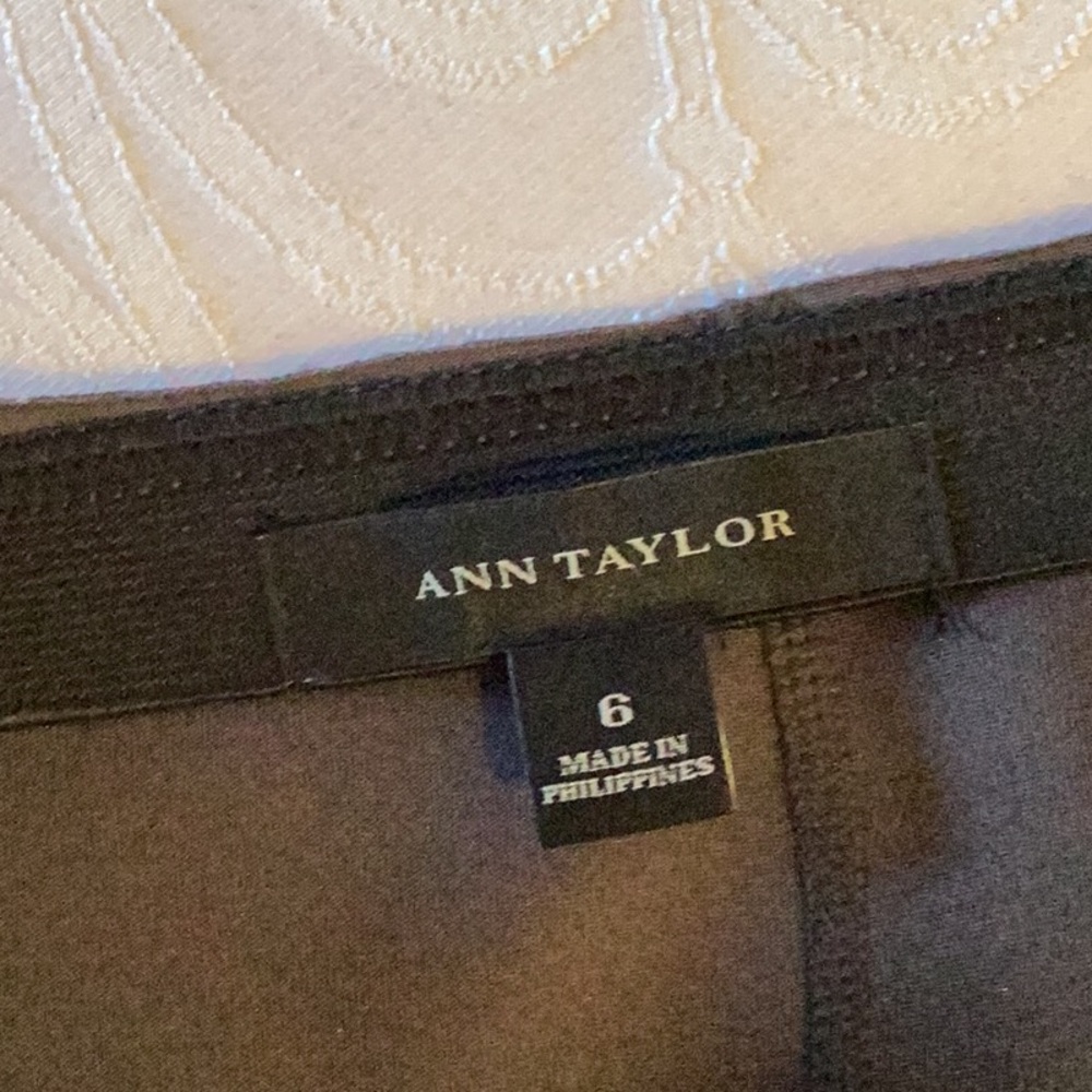 Ann Taylor Charcoal Mini Skirt, size 6. - Picture 4 of 5